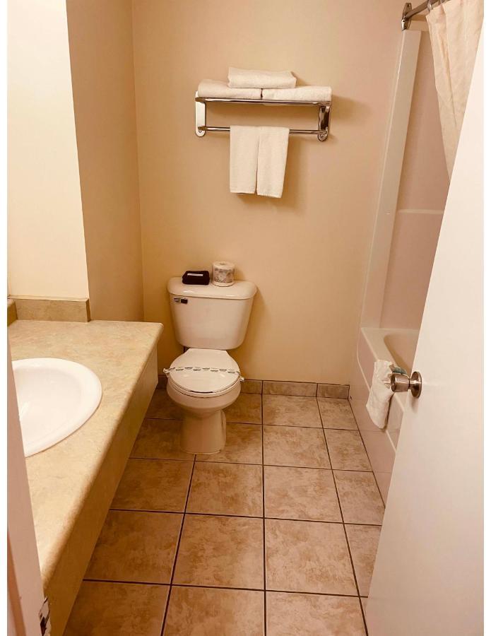 Aurora Park Inn & Suites Dawson Creek Zewnętrze zdjęcie